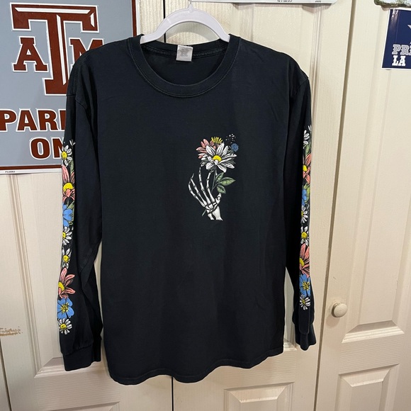 Gildan Other - Skeleton Hand With Flowers Men’s T-shirt